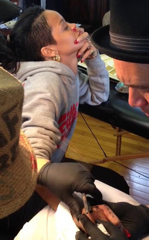 Rihanna, Tribal Tattoo Rihanna, Tribal Tattoo